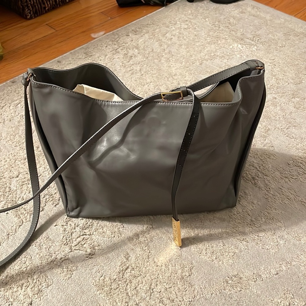 LIKE NEW LEATHER BAG